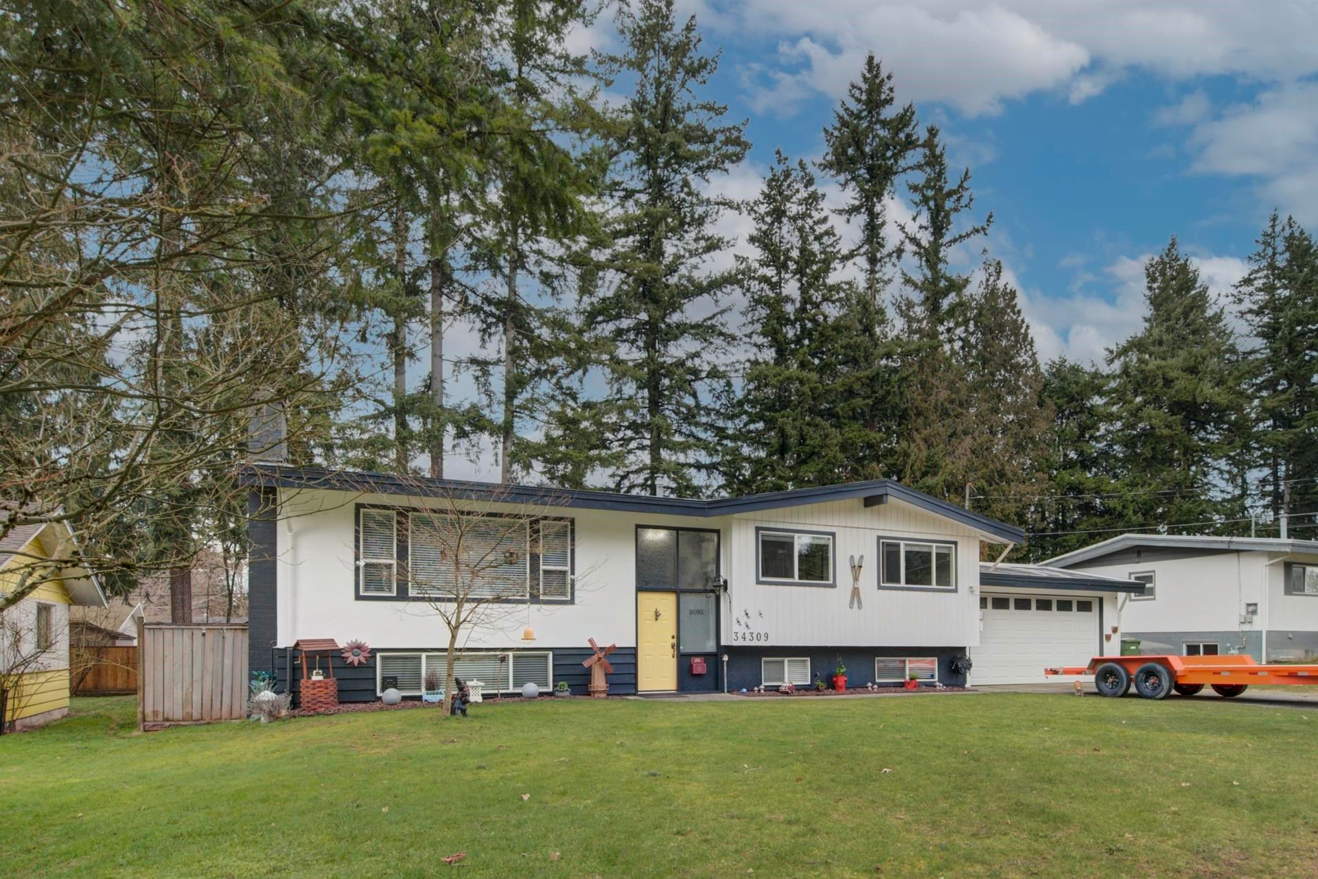 Main Photo: 34309 GREEN Avenue in Abbotsford: Central Abbotsford House for sale : MLS®# R2654687