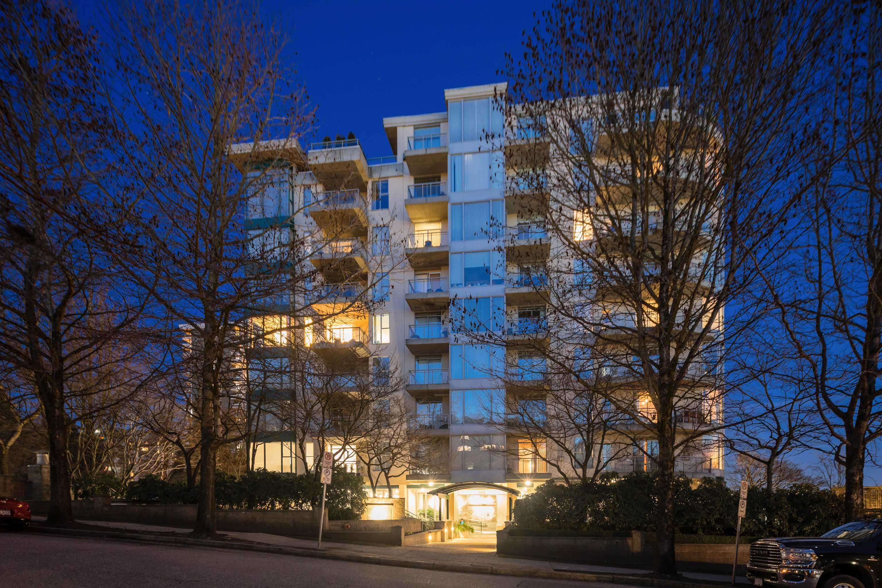 Main Photo: 503 588 16TH STREET in West Vancouver: Ambleside Condo for sale : MLS®# R2664582