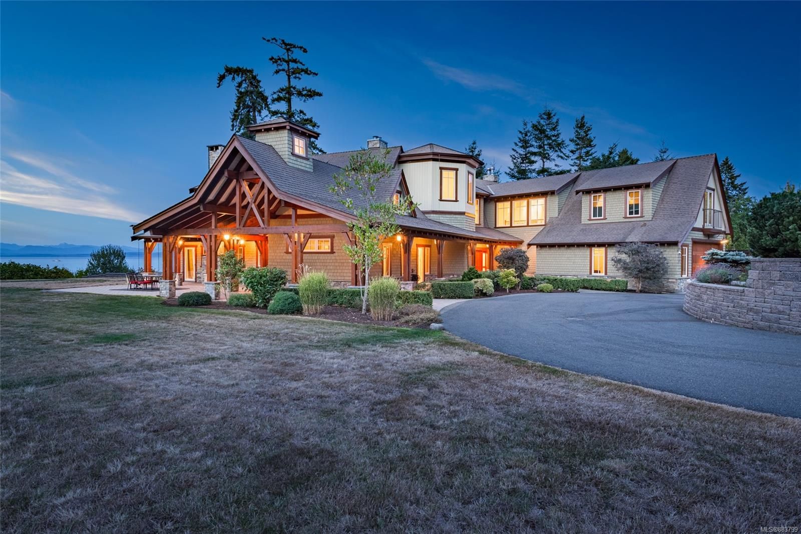 Main Photo: 4410 & 4416 S Island Hwy in Courtenay: CV Courtenay South House for sale (Comox Valley)  : MLS®# 883799