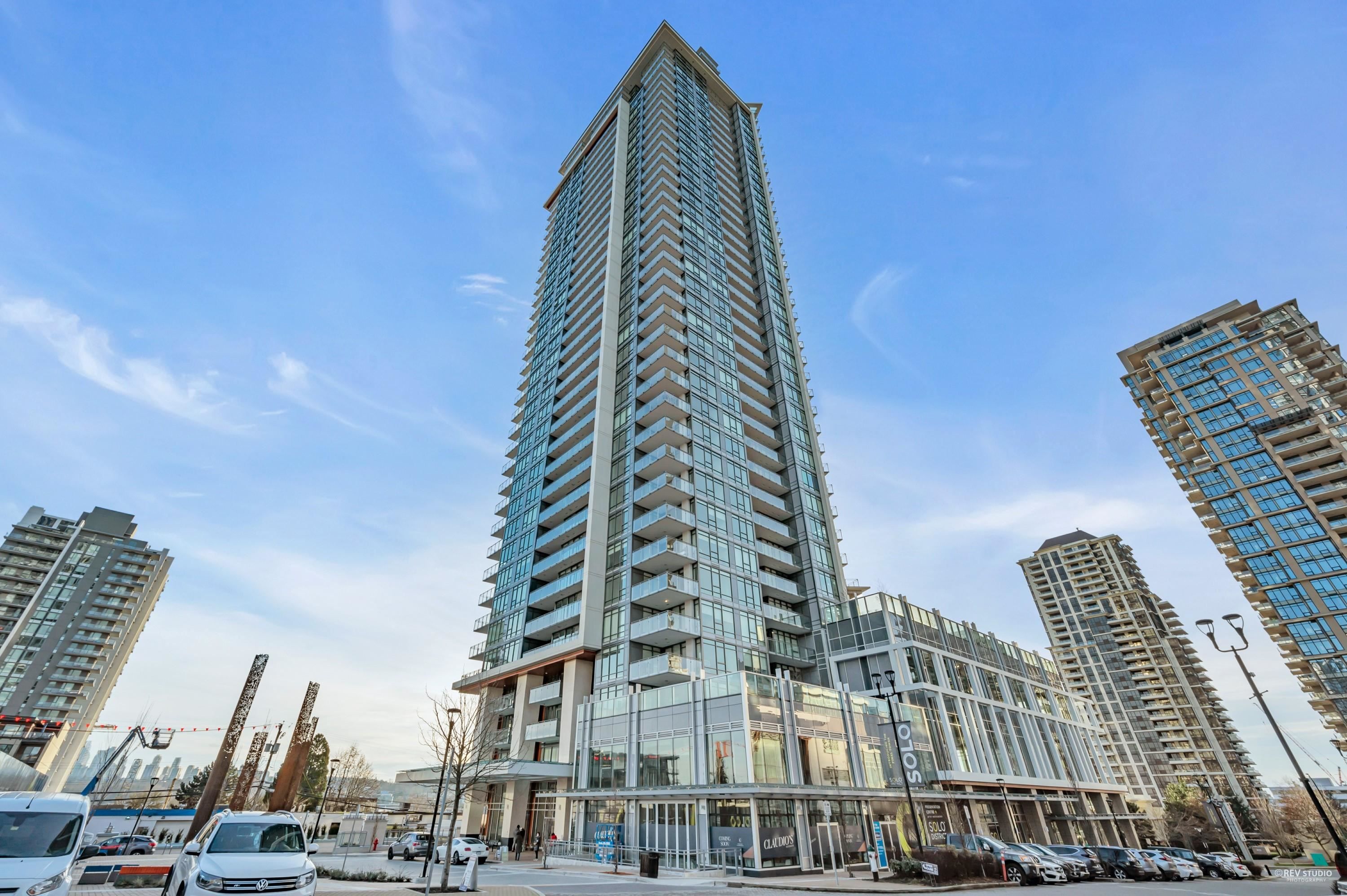 Main Photo: 4101 2085 SKYLINE Court in Burnaby: Brentwood Park Condo for sale in "Solo 3" (Burnaby North)  : MLS®# R2671026