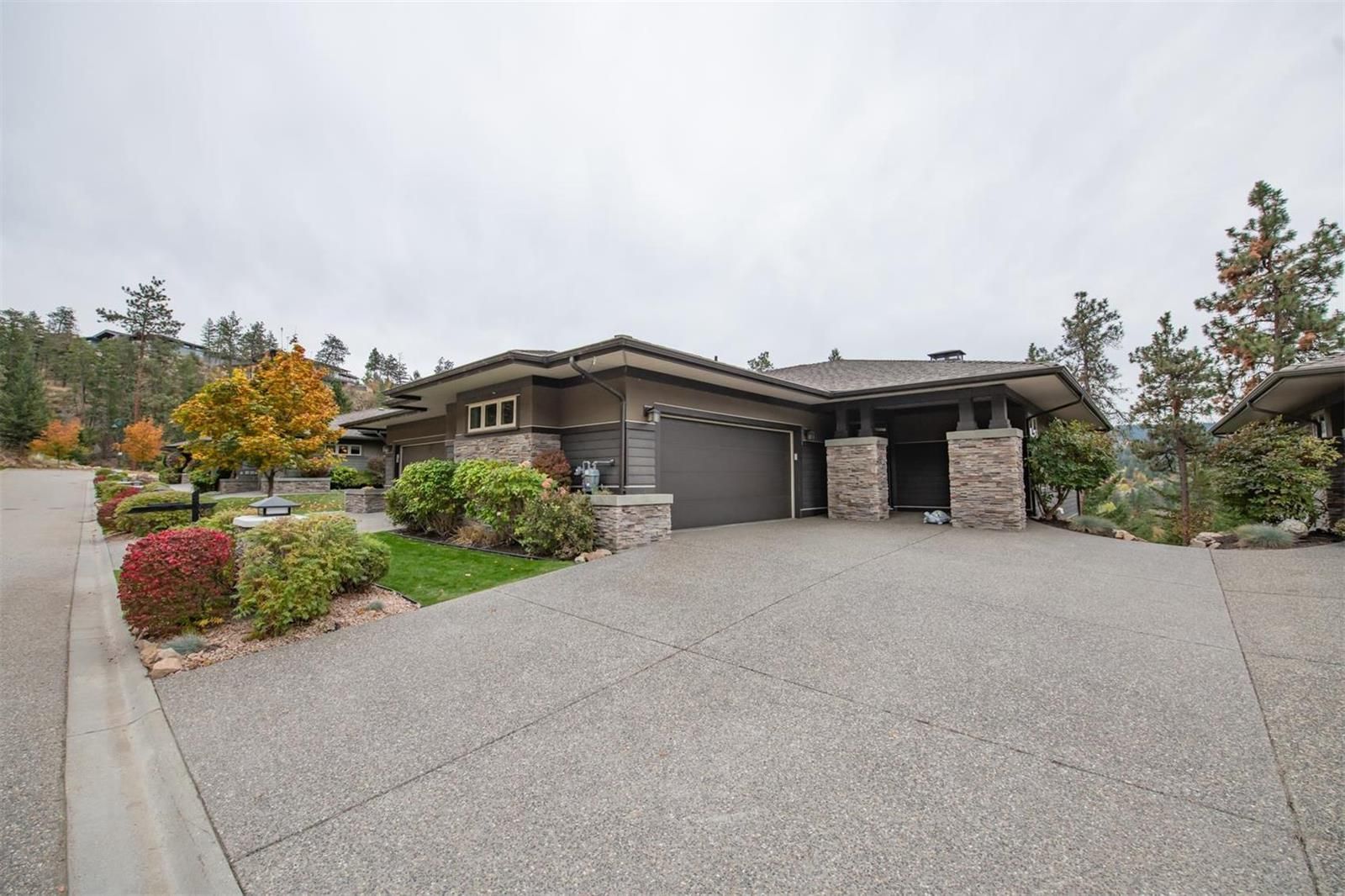 Main Photo: 624 Birdie Lake Court, in Vernon: House for sale : MLS®# 10241602