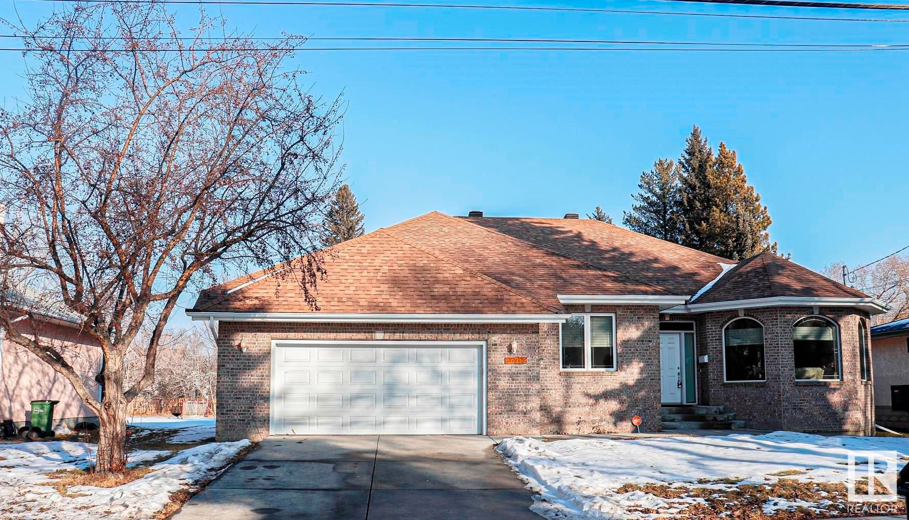 Main Photo: 10712 60 Avenue in Edmonton: Zone 15 House for sale : MLS®# E4372263