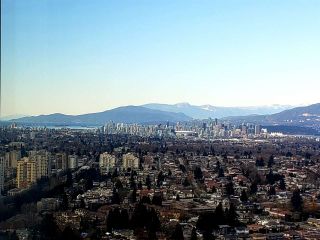 Photo 3: 3901 5883 BARKER Avenue in Burnaby: Metrotown Condo for sale in "ALDYANNE ON THE PARK" (Burnaby South)  : MLS®# R2348636