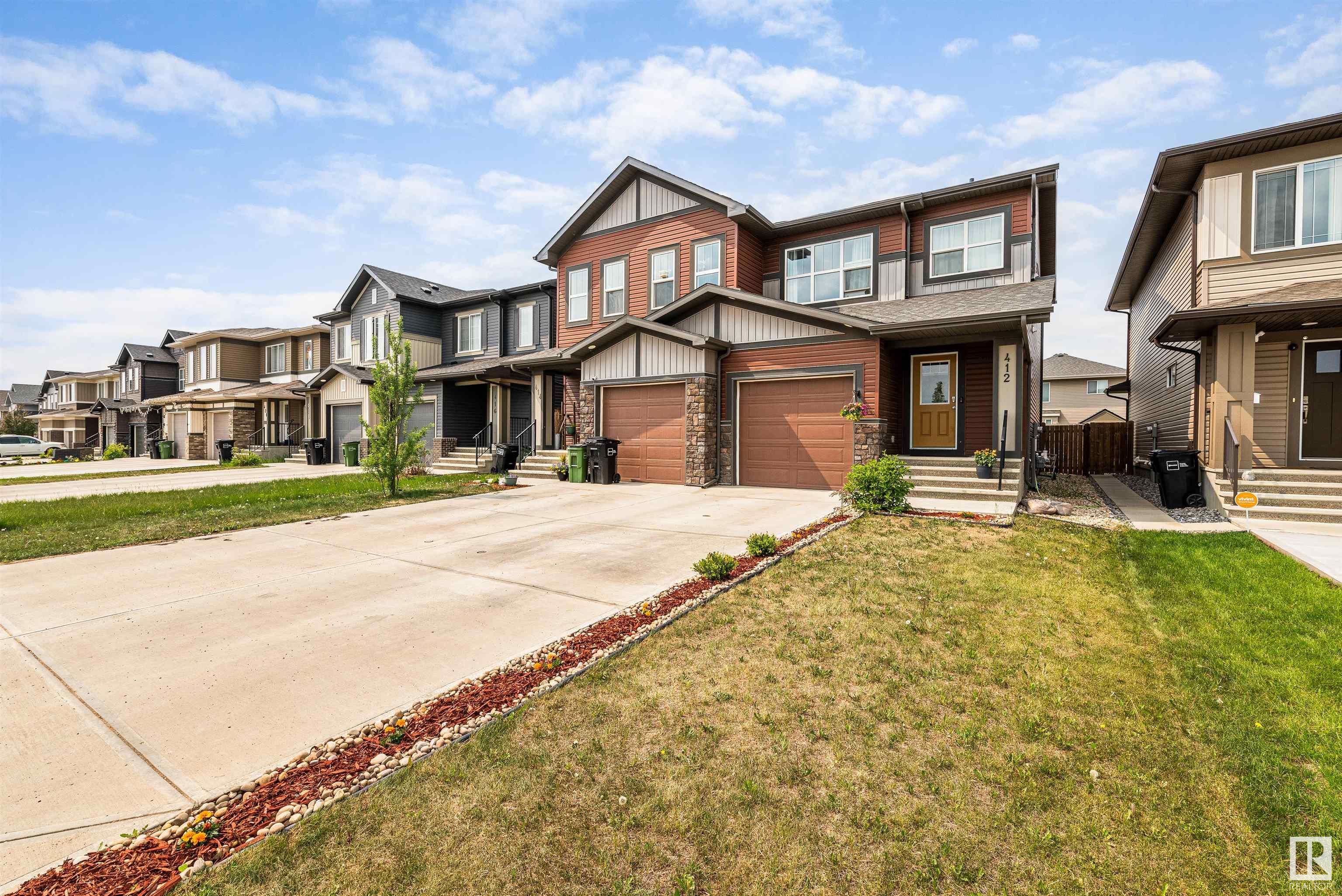 Main Photo: 412 CRYSTALLINA NERA Drive in Edmonton: Zone 28 House Half Duplex for sale : MLS®# E4342430