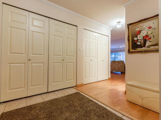 Photo 5: 3902 CREEKSIDE Place in Burnaby: Burnaby Hospital Townhouse for sale in "Cascade Village" (Burnaby South)  : MLS®# R2642541