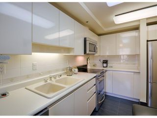 Photo 4: 205 1008 BEACH Avenue in Vancouver: Yaletown Condo for sale in "1000 BEACH" (Vancouver West)  : MLS®# V1002106