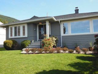 Photo 1: 4484 CANTERBURY Crescent in North Vancouver: Forest Hills NV House for sale in "FOREST HILLS" : MLS®# V1110439