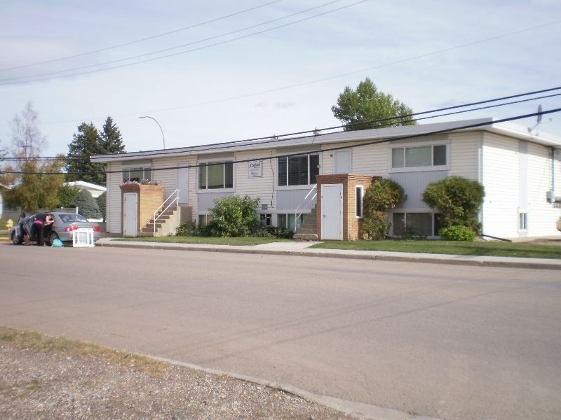 Main Photo: 10215 98th Street in Fort St. John: Home for sale : MLS®# F3100777