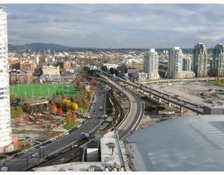 Photo 1: 2205 131 REGIMENT Square in Vancouver: Downtown VW Condo for sale in "SPECTRUM 3" (Vancouver West)  : MLS®# V678790