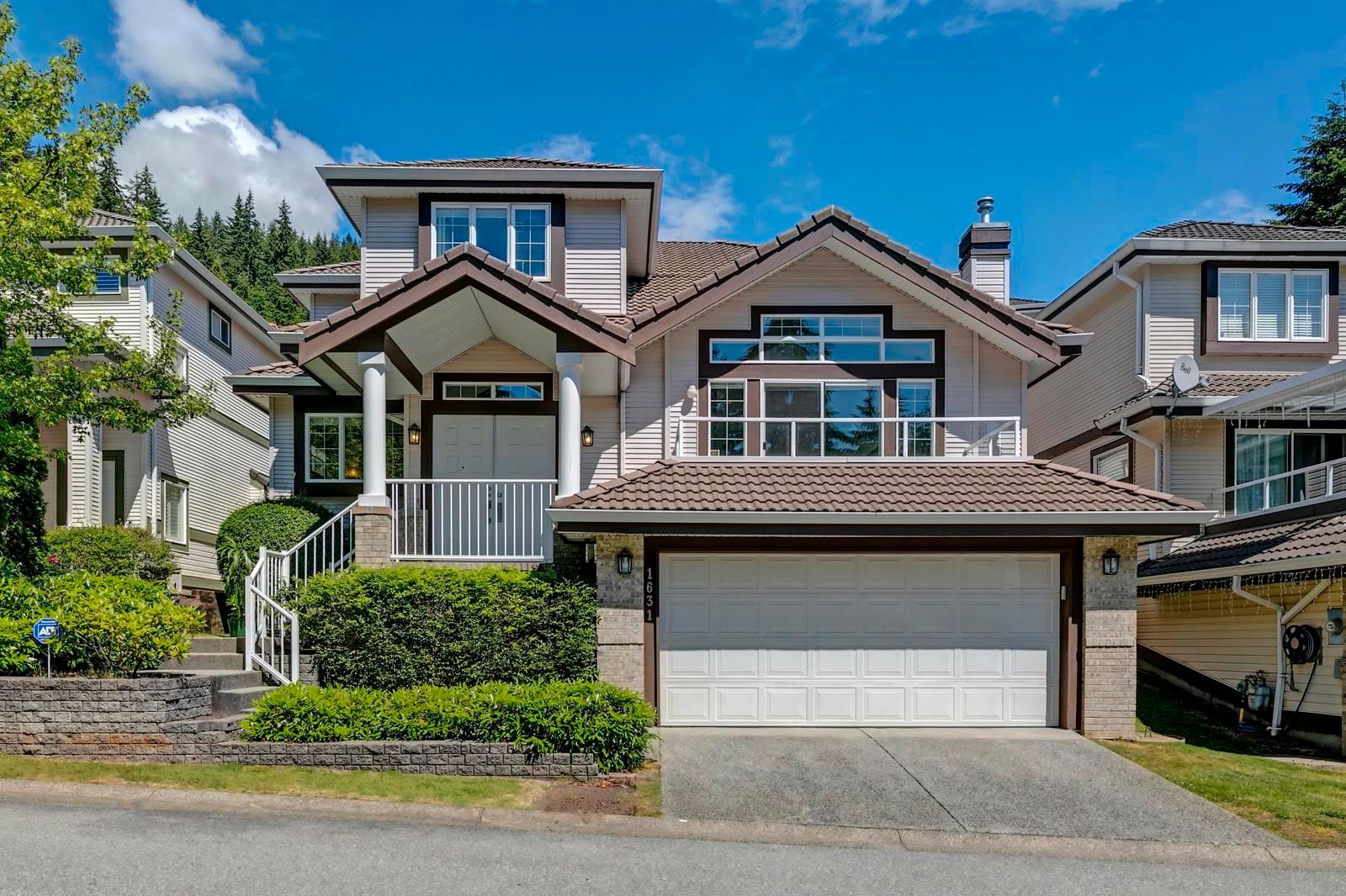 Main Photo: 1631 PLATEAU Crescent in Coquitlam: Westwood Plateau House for sale in "Avonlea Heights" : MLS®# R2706031