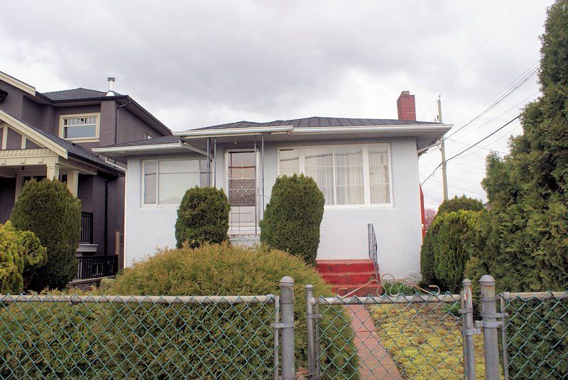 Main Photo: 6474 BRUCE Street in Vancouver: Killarney VE House for sale (Vancouver East)  : MLS®# R2043036