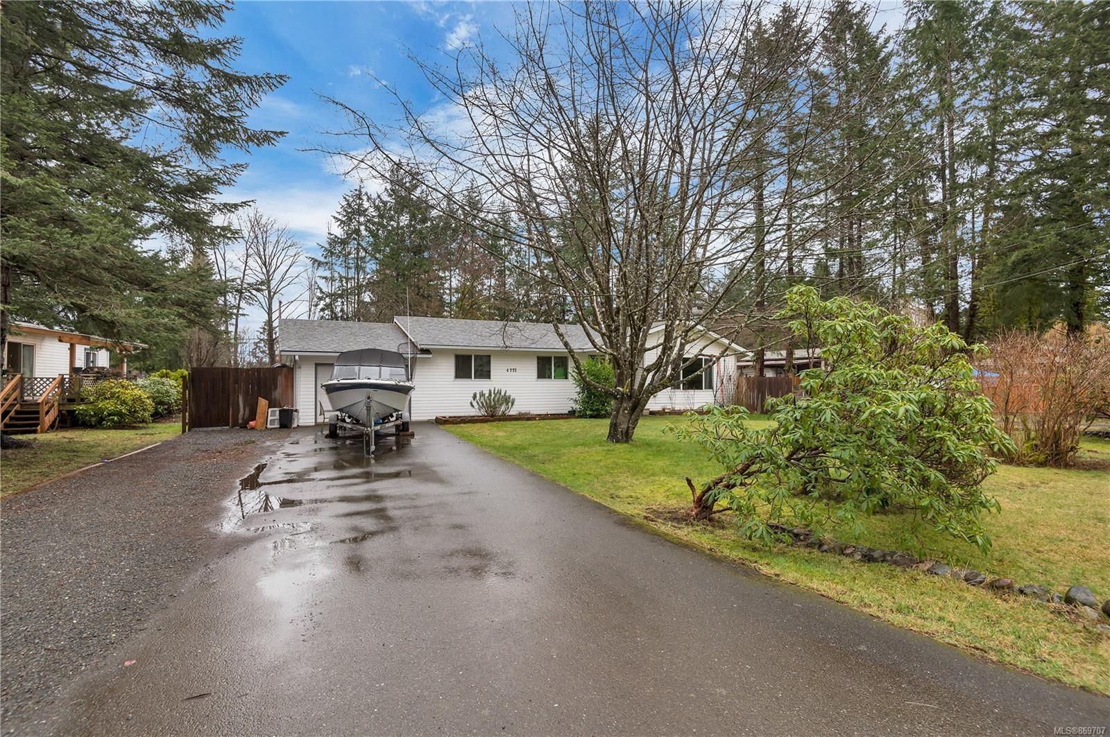 Main Photo: 4772 Upland Rd in Campbell River: CR Campbell River South House for sale : MLS®# 869707