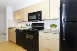 Photo 4: 314 1503 W 65TH Avenue in Vancouver: S.W. Marine Condo for sale in "The Soho" (Vancouver West)  : MLS®# R2203348