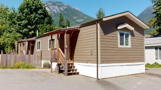Photo 1: 12 39884 GOVERNMENT Road in Squamish: Northyards Manufactured Home for sale in "Souster's" : MLS®# R2704320