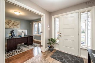 Photo 2: 105 Royal Oaks Way in Belnan: 105-East Hants/Colchester West Residential for sale (Halifax-Dartmouth)  : MLS®# 202301534