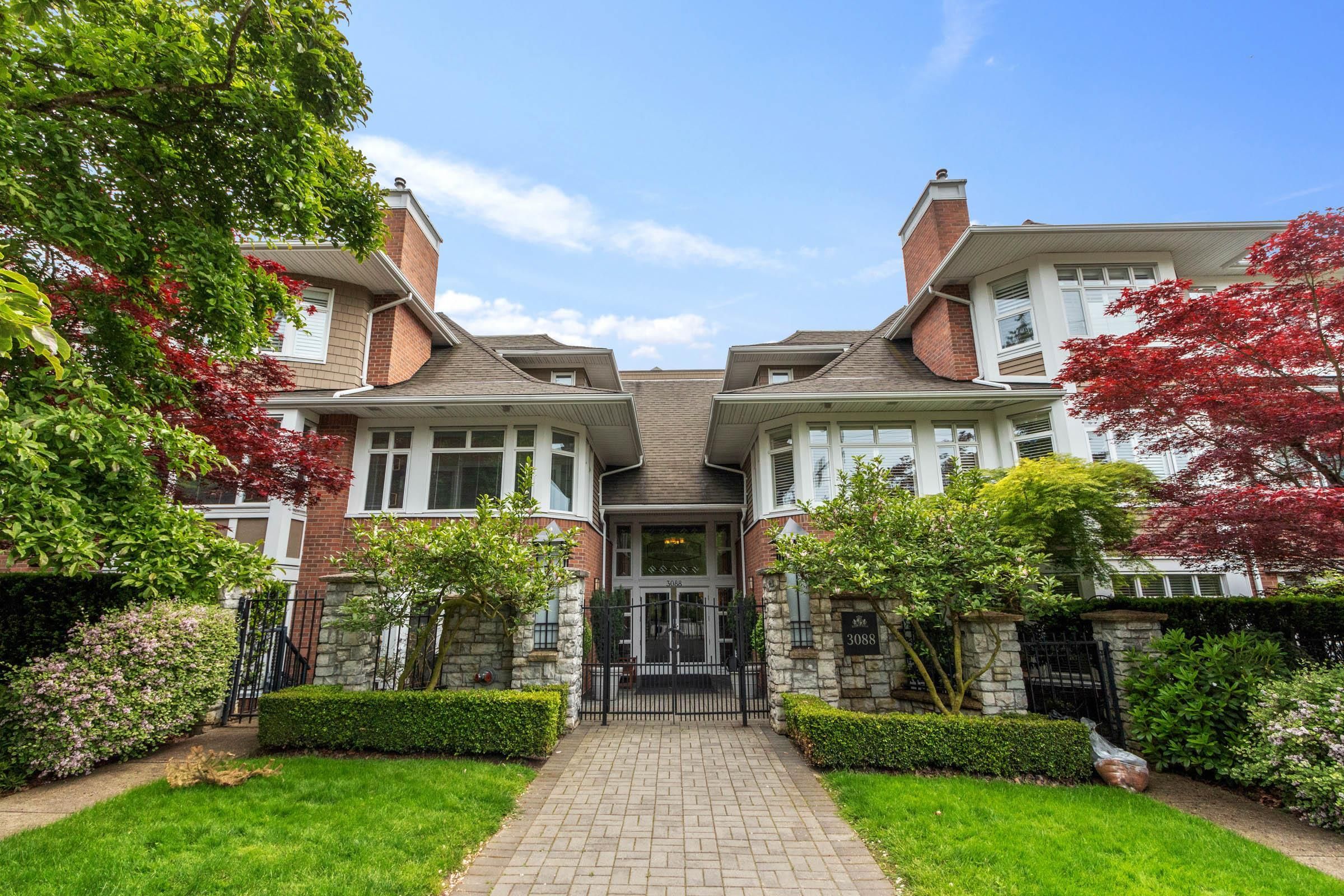 Main Photo: 305 3088 W 41ST Avenue in Vancouver: Kerrisdale Condo for sale (Vancouver West)  : MLS®# R2696712