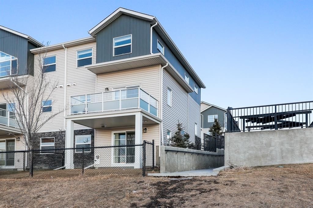 Photo 33: Photos: 532 Redstone View NE in Calgary: Redstone Row/Townhouse for sale : MLS®# A1180132