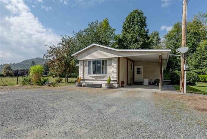 Main Photo: 6111 HOLLY Road: Agassiz Manufactured Home for sale : MLS®# R2604433