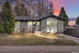 Photo 1: 322 Rosedale Road in Saskatoon: Wildwood Residential for sale : MLS®# SK967265