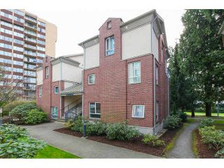Photo 1: 5 7077 BERESFORD Street in Burnaby: Highgate Townhouse for sale in "CITY CLUB IN THE PARK" (Burnaby South)  : MLS®# V1139314