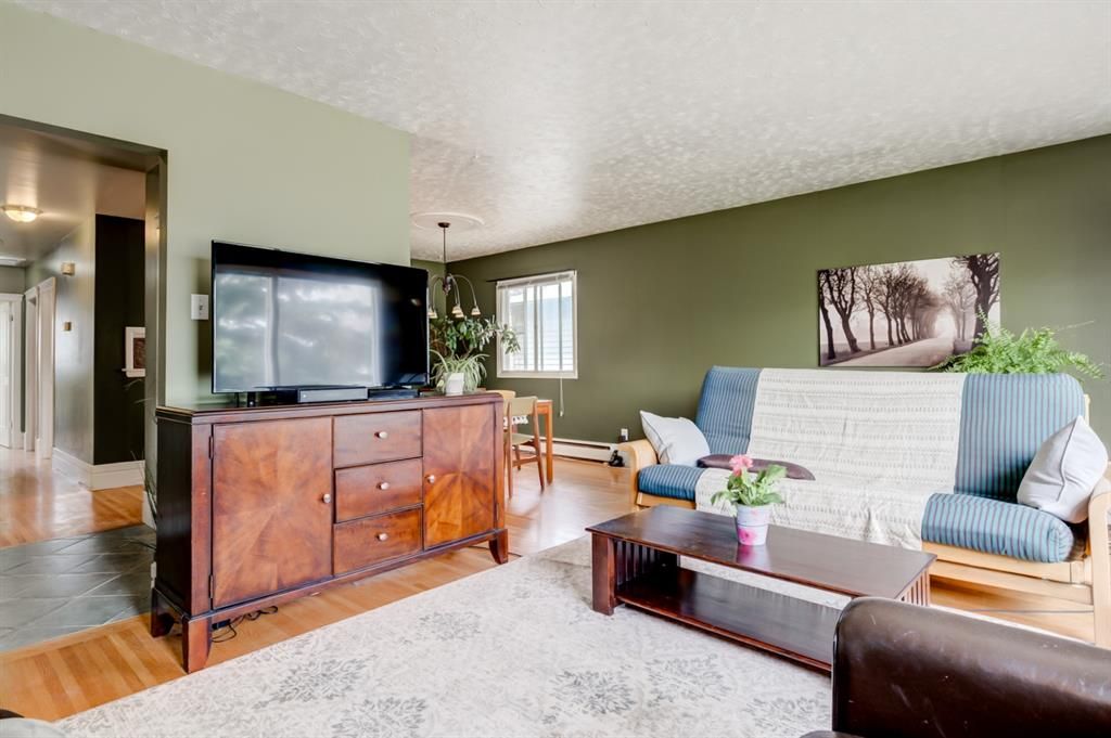 Photo 6: Photos: 7203 7 Street SW in Calgary: Kingsland Detached for sale : MLS®# A1103078