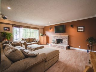 Photo 2: 5872 ANGUS Place in Surrey: Cloverdale BC House for sale (Cloverdale)  : MLS®# R2209973