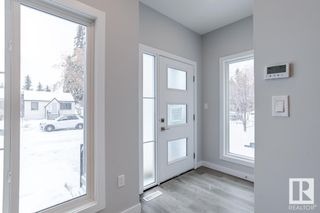 Photo 3: 10750 74 Avenue in Edmonton: Zone 15 House Half Duplex for sale : MLS®# E4326323