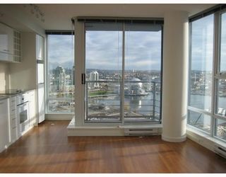 Photo 5: 2205 131 REGIMENT Square in Vancouver: Downtown VW Condo for sale in "SPECTRUM 3" (Vancouver West)  : MLS®# V678790