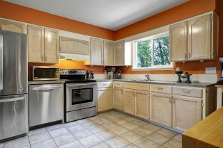 Photo 17: 15782 GOGGS Avenue: White Rock House for sale in "White Rock" (South Surrey White Rock)  : MLS®# R2697296