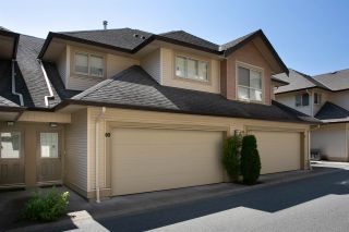 Photo 1: 60 20350 68 Avenue in Langley: Willoughby Heights Townhouse for sale in "Sundridge" : MLS®# R2312004