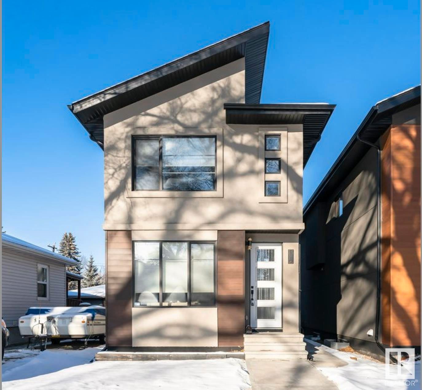 Main Photo: 8110 85 Avenue in Edmonton: Zone 18 House for sale : MLS®# E4372844