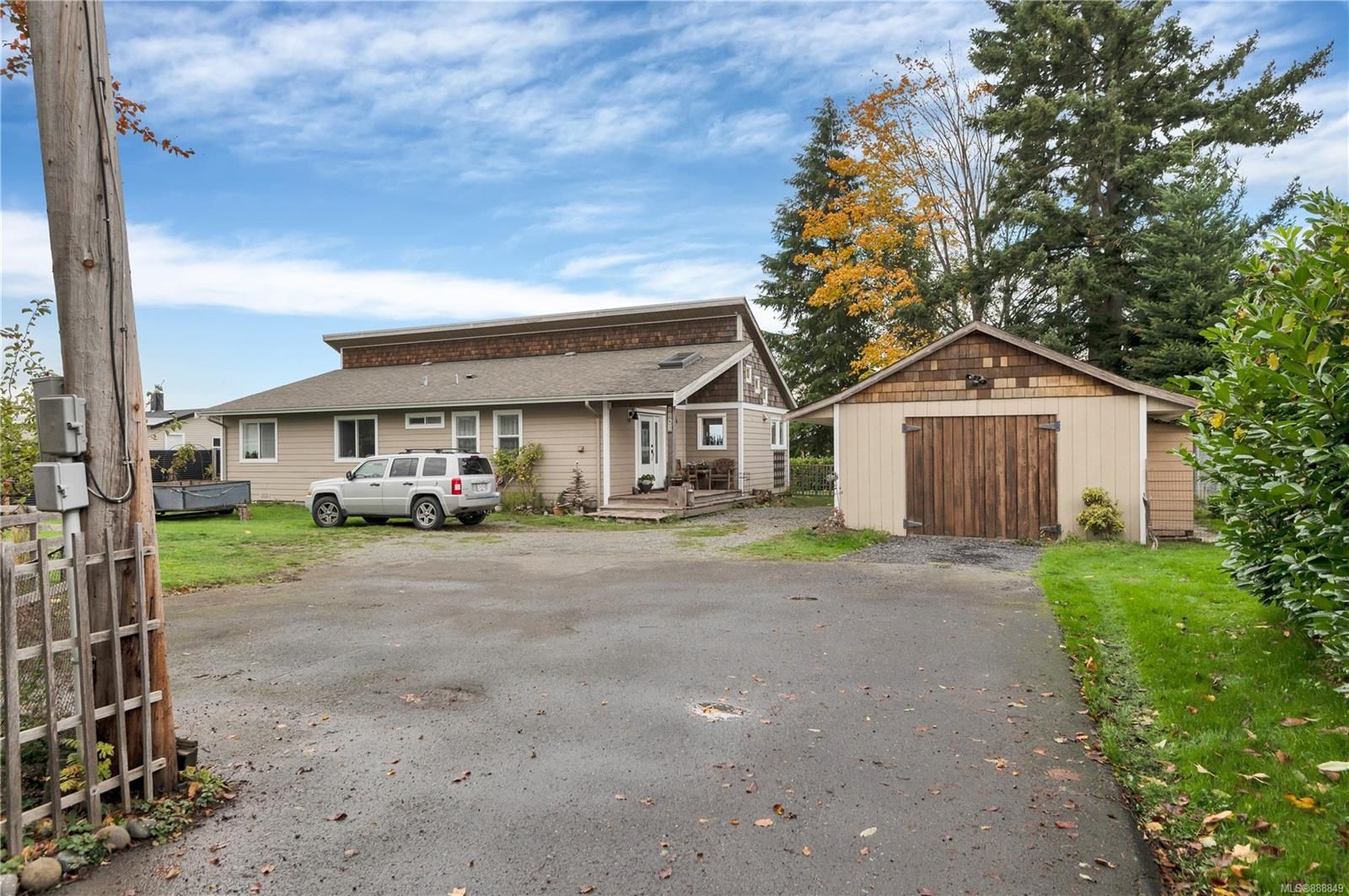 Main Photo: 2263 Dalton Rd in Campbell River: CR Willow Point House for sale : MLS®# 888849