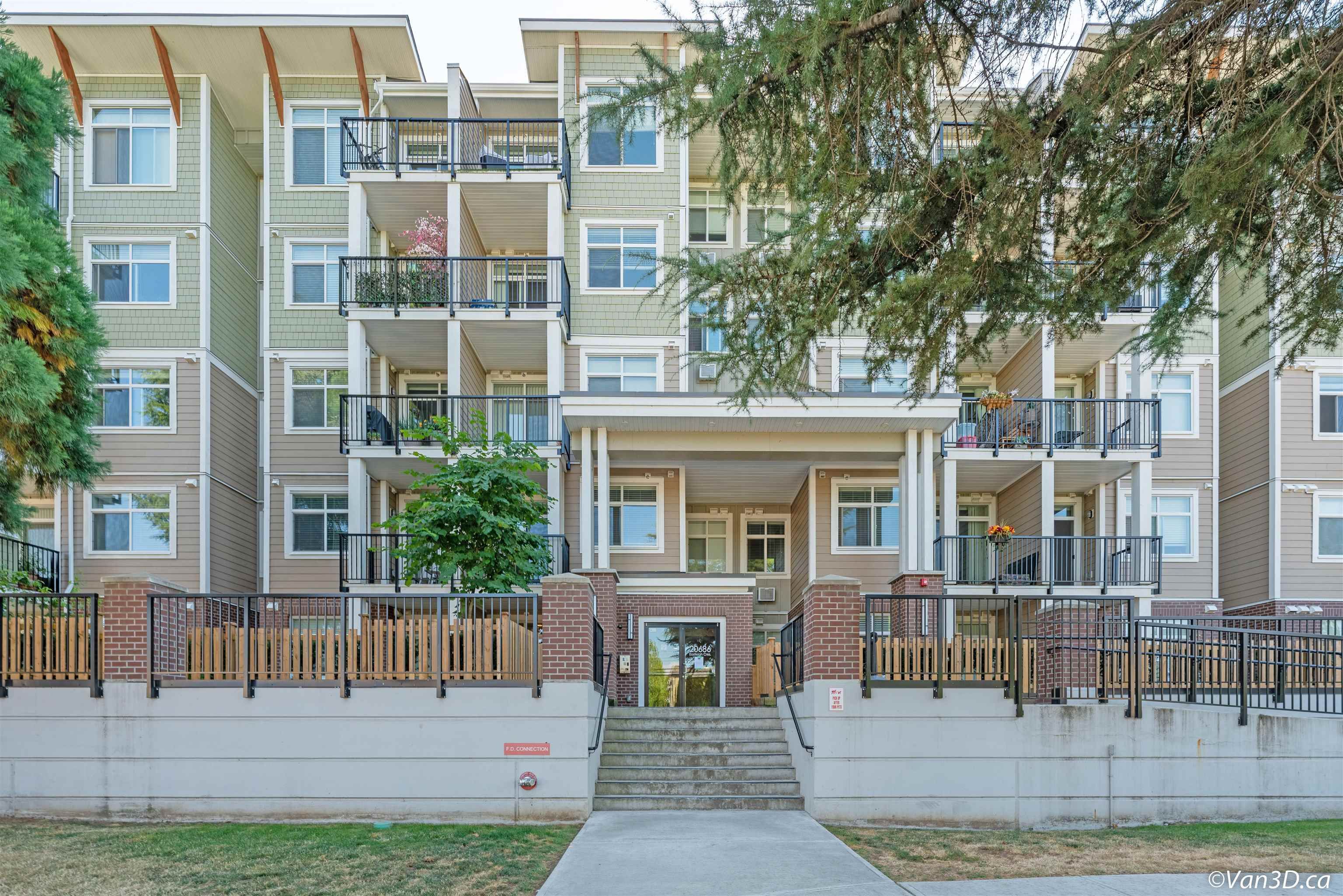 Main Photo: 213 20686 EASTLEIGH Crescent in Langley: Langley City Condo for sale : MLS®# R2718862