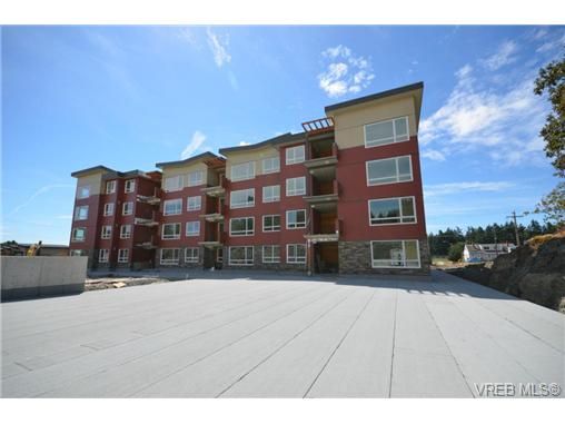 Main Photo: 403 300 Belmont Rd in VICTORIA: Co Colwood Corners Condo for sale (Colwood)  : MLS®# 711420