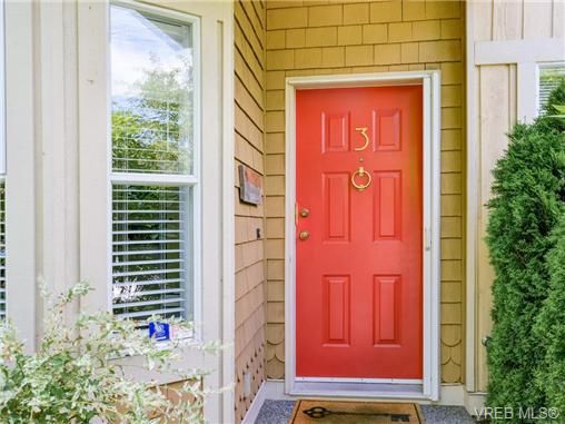 Photo 20: Photos: 3 1850 Fern St in VICTORIA: Vi Fernwood Row/Townhouse for sale (Victoria)  : MLS®# 734771