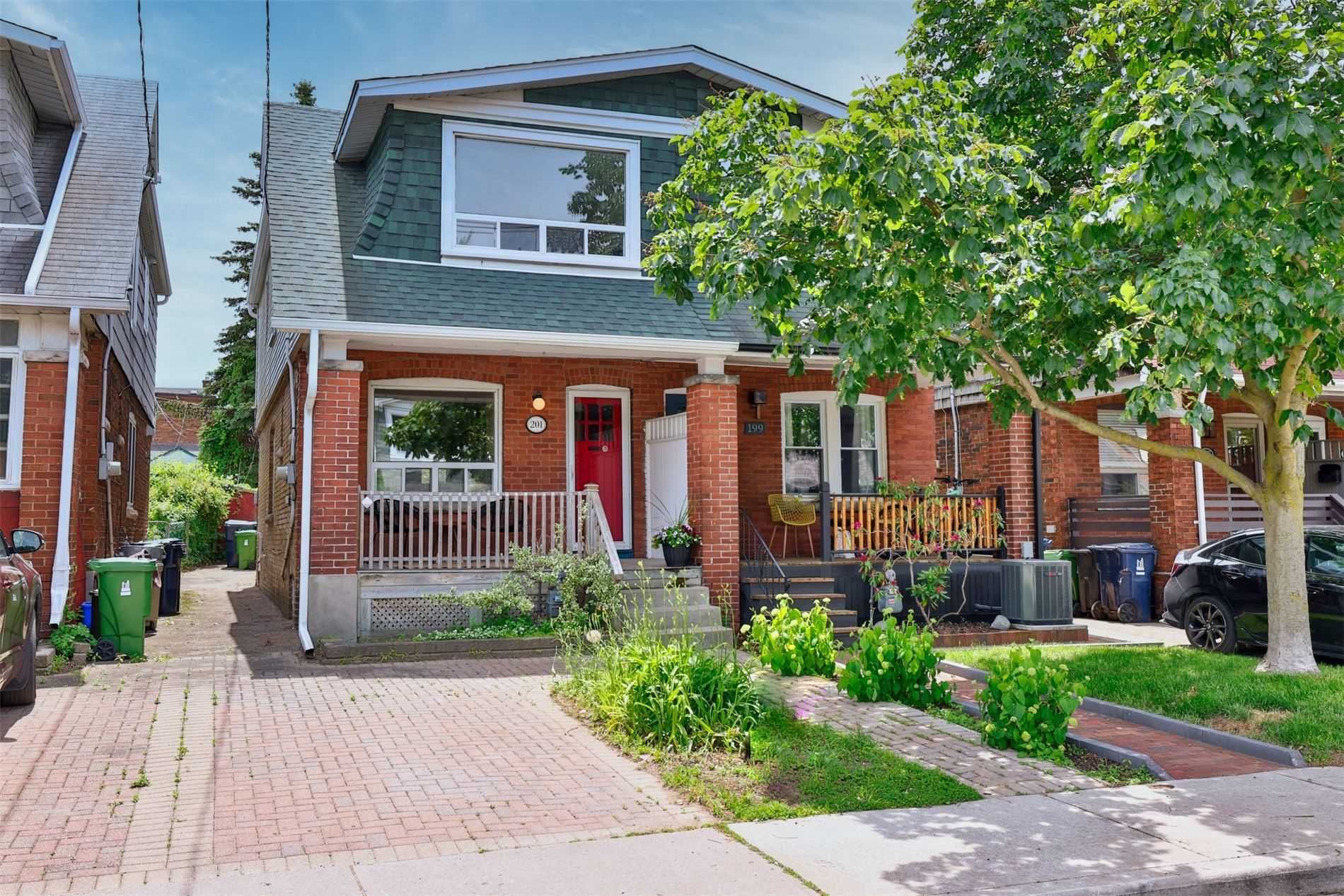 Main Photo: 201 Springdale Boulevard in Toronto: Danforth Village-East York House (2-Storey) for sale (Toronto E03)  : MLS®# E5668191