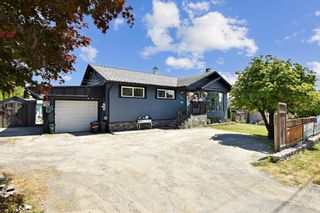 Main Photo: 7822 CEDAR Street in Mission: Mission BC House for sale : MLS®# R2789689