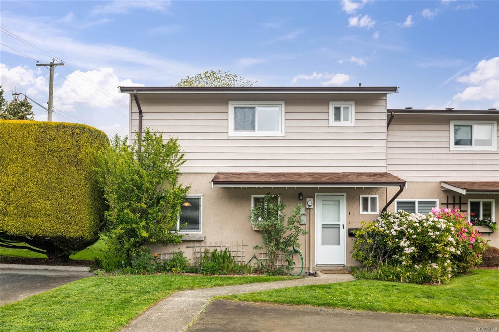 Main Photo: 1 7675 East Saanich Rd in Central Saanich: CS Saanichton Row/Townhouse for sale : MLS®# 901260