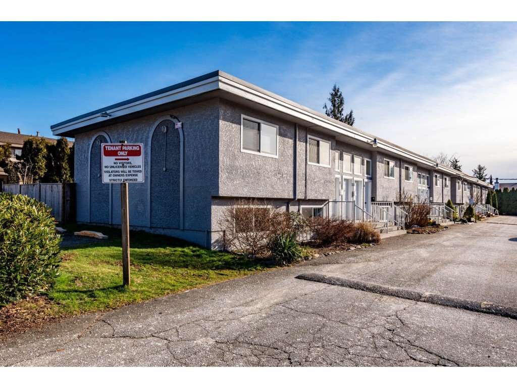 Main Photo: 2 33900 Mayfair Avenue in Abbotsford: Central Abbotsford Townhouse for sale : MLS®# R2533305