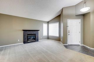 Photo 2: 25 Martha's Green NE in Calgary: Martindale Detached for sale : MLS®# A2129455