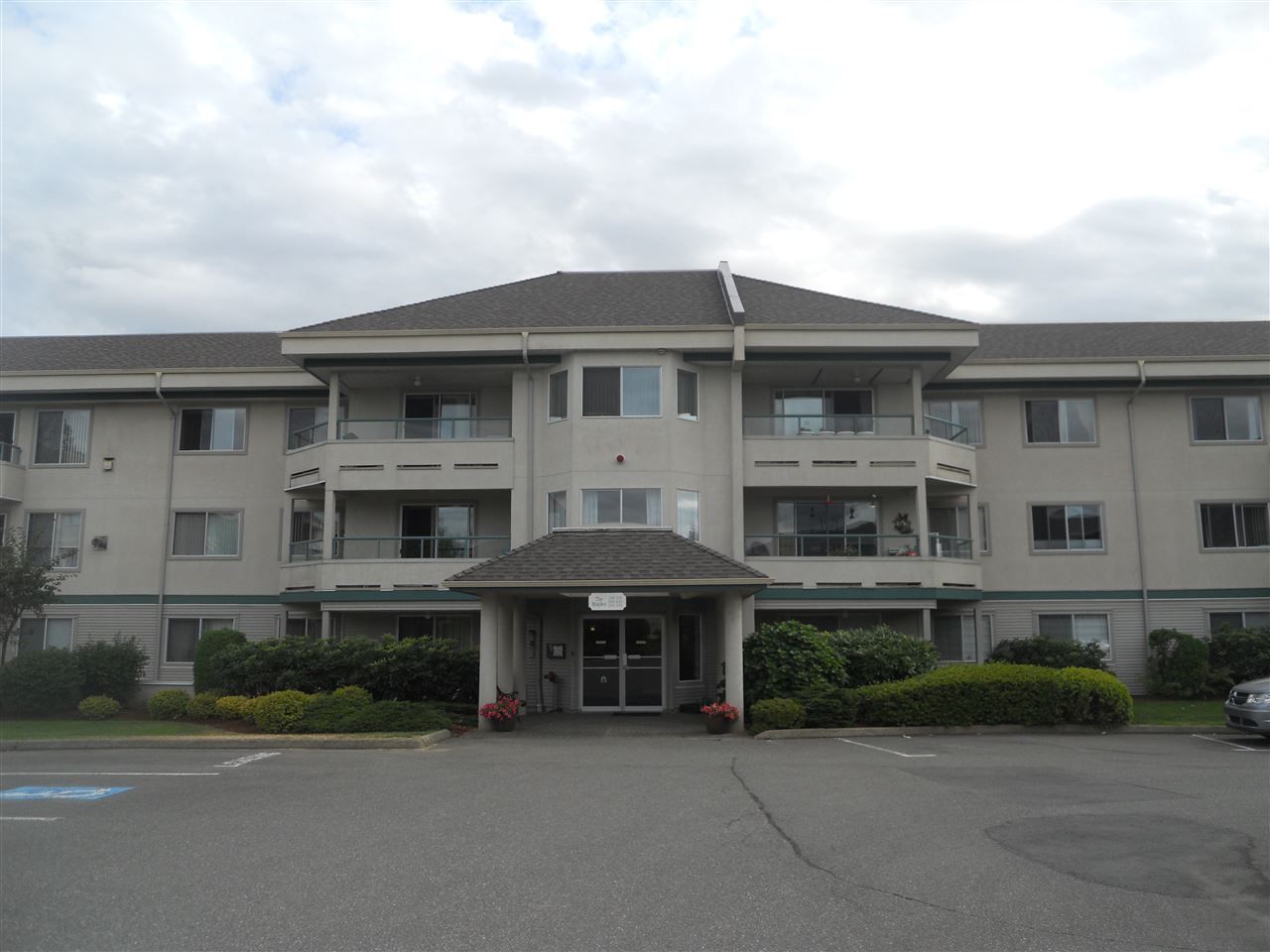 Main Photo: 319 2451 GLADWIN Road in Abbotsford: Abbotsford West Condo for sale in "Centennial Court" : MLS®# R2197970