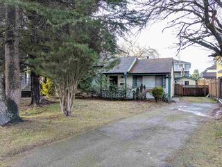 Photo 1: 6899 CLEVEDON Drive in Surrey: West Newton House for sale : MLS®# R2235480