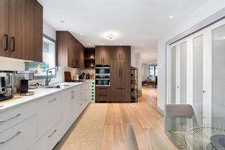 Photo 11: 2715/2717 Grosvenor Rd in Victoria: Vi Oaklands Single Family Residence for sale : MLS®# 963673