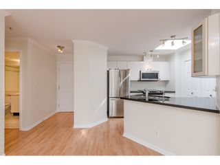 Photo 12: 405 150 W 22ND Street in North Vancouver: Central Lonsdale Condo for sale in "The Sierra" : MLS®# R2416817