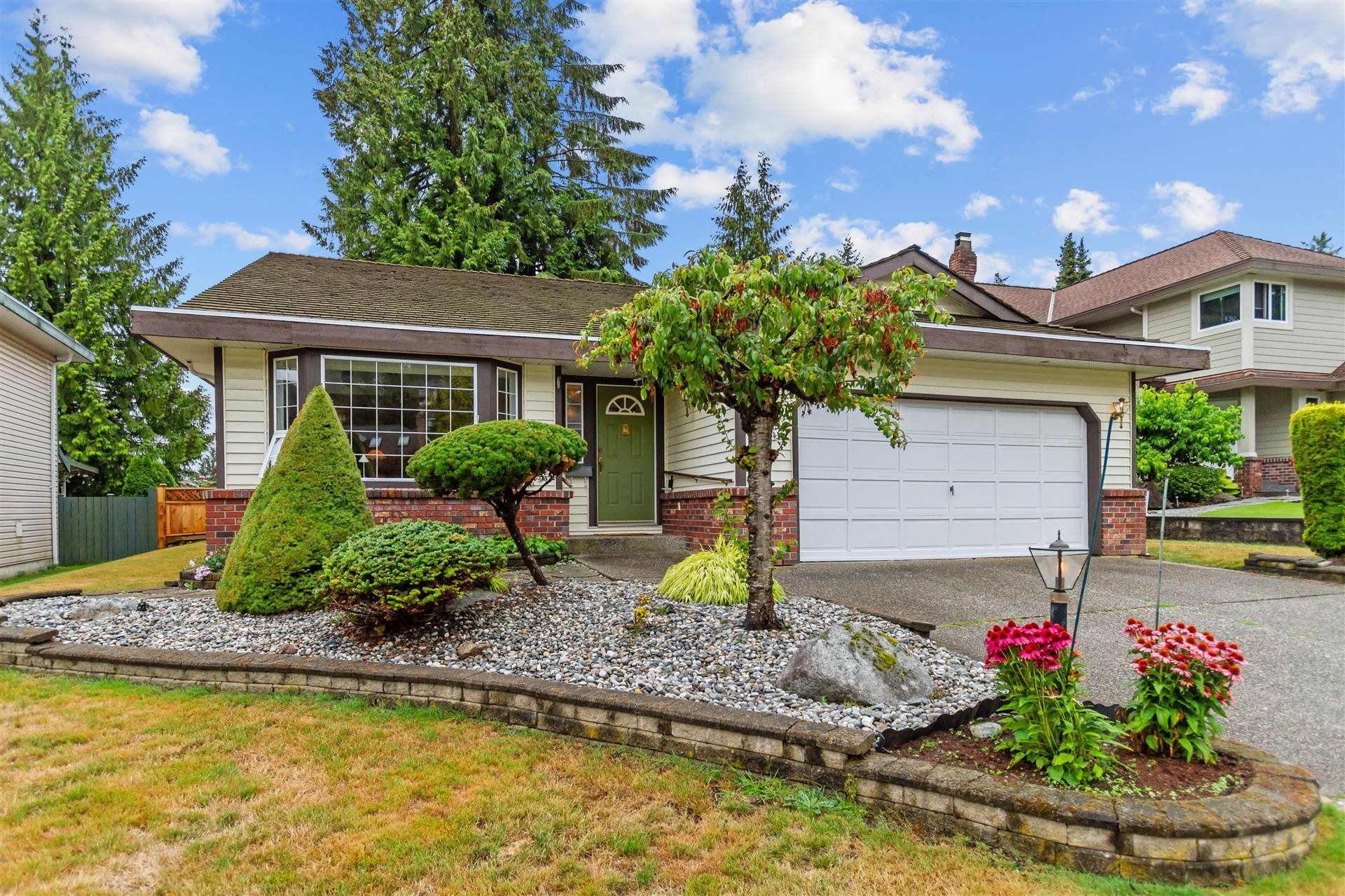 Main Photo: 15 RAVINE Drive in Port Moody: Heritage Mountain House for sale : MLS®# R2805618