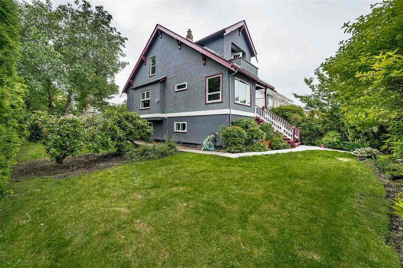 FEATURED LISTING: 494 18TH Avenue East Vancouver