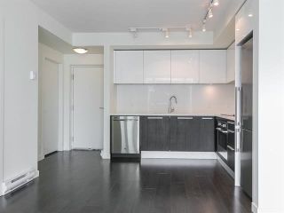 Photo 8: 305 6333 SILVER Avenue in Vancouver: Metrotown Condo for sale in "SILVER" (Burnaby South)  : MLS®# R2098944