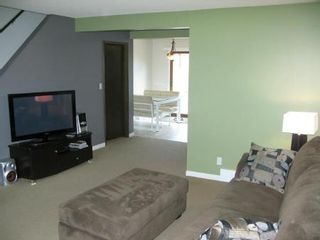 Photo 4: Charming 3 Bedroom Side-By Side