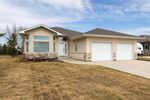 Main Photo: 6 Parkwood Cove in Steinbach: R16 Residential for sale : MLS®# 202408169
