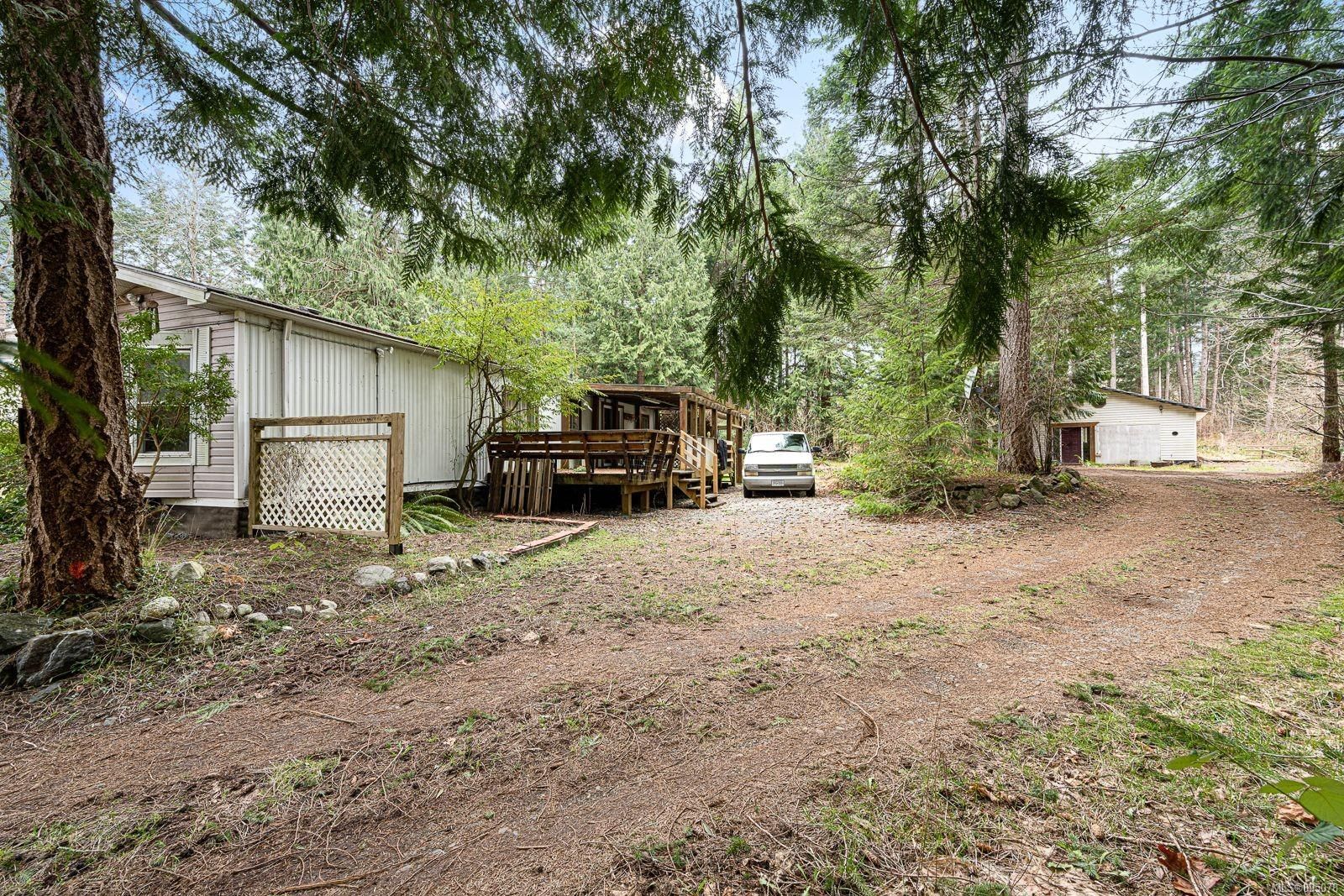 Main Photo: 1511 Hudson Rd in Comox: CV Comox Peninsula Manufactured Home for sale (Comox Valley)  : MLS®# 895078